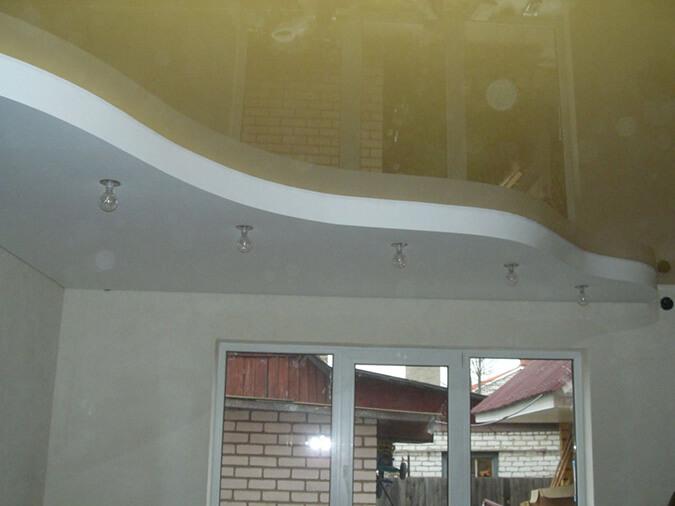 Натяжной потолок с коробом из ГКЛ в доме