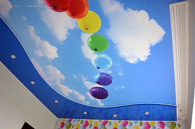 Фотопечать шары на натяжном потолке